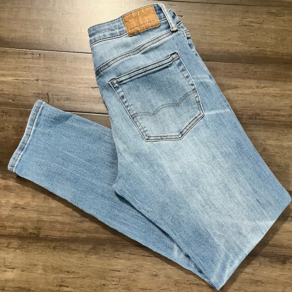 American eagle athletic fit jeans sz 30/32